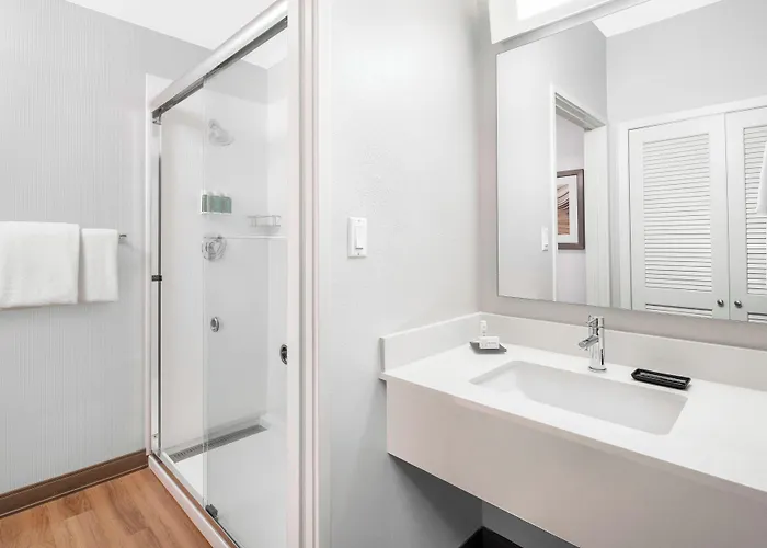 Courtyard North 3*