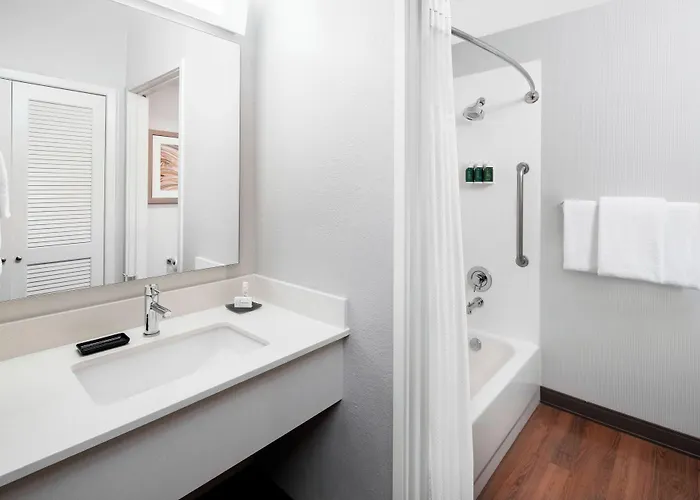 Courtyard North 3*