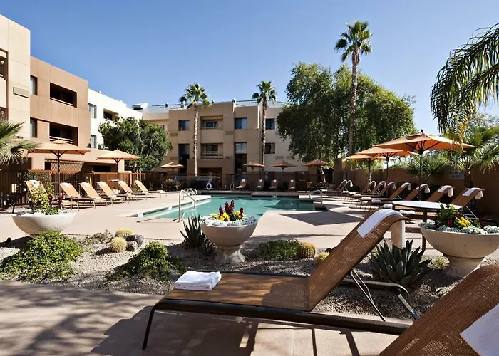 Courtyard North Hotel