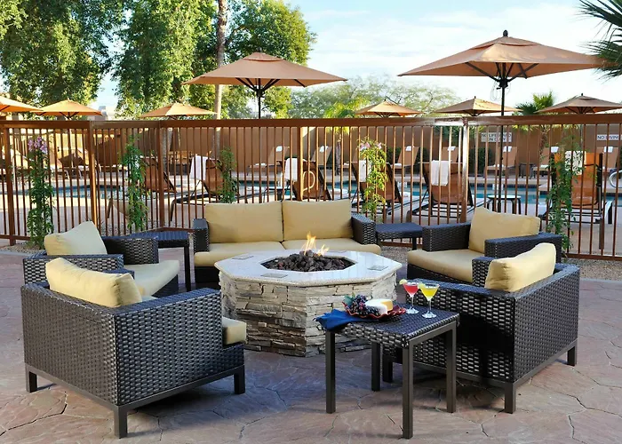 Courtyard North Hotel