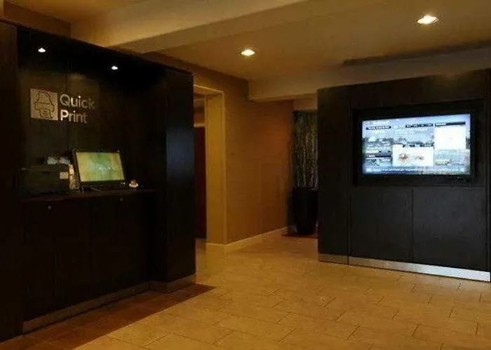 Courtyard North 3*